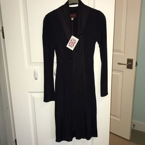 Super stylish maternity dress!